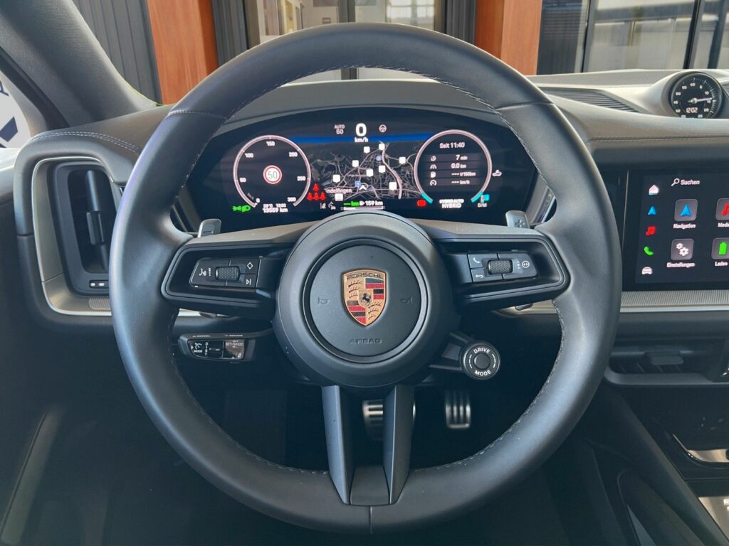 PORSCHE Cayenne S E-Hyb Coupe Sport Design 22"Alu Massag 9