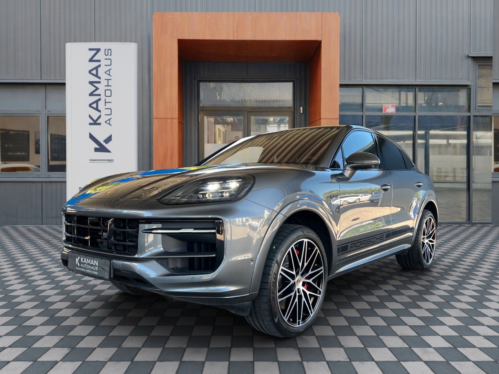 PORSCHE Cayenne S E-Hyb Coupe Sport Design 22"Alu Massag 1