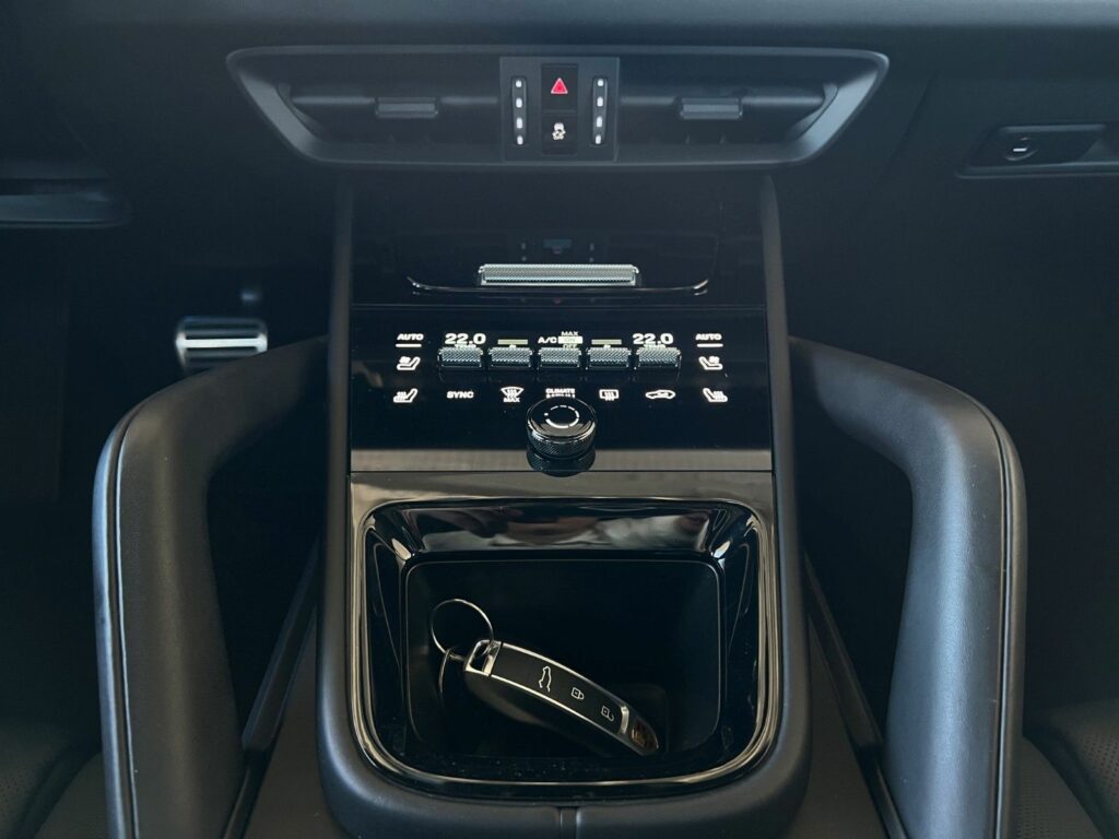 PORSCHE Cayenne S E-Hyb Coupe Sport Design 22"Alu Massag 8