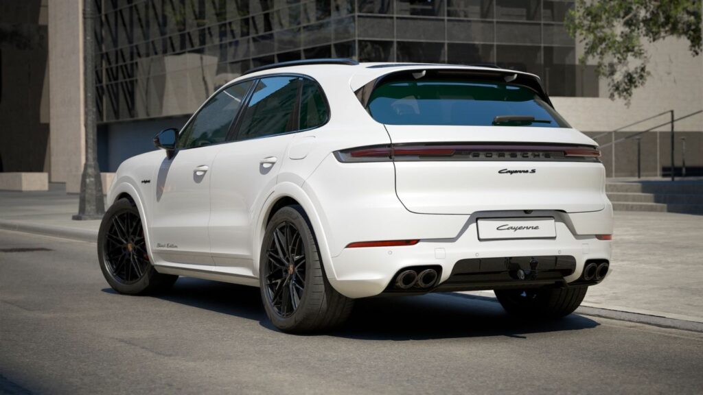PORSCHE Cayenne S E-Hybrid Black Edition MY2026 5