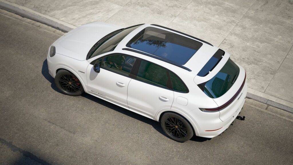 PORSCHE Cayenne S E-Hybrid Black Edition MY2026 6