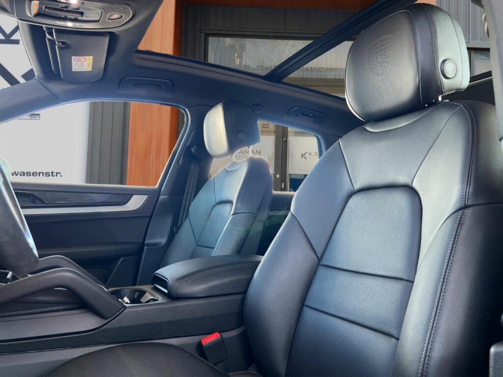 PORSCHE Cayenne E-Hyb Panorama 360K ACC 21"Alu 6