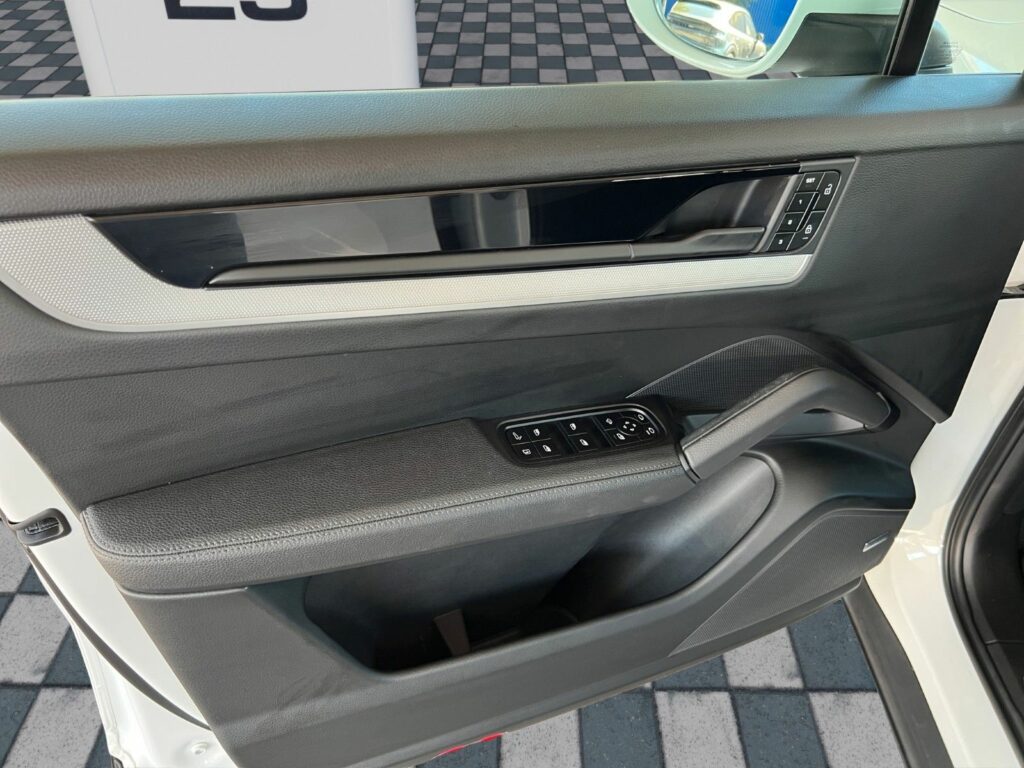 PORSCHE Cayenne E-Hyb Panorama 360K ACC 21"Alu 17