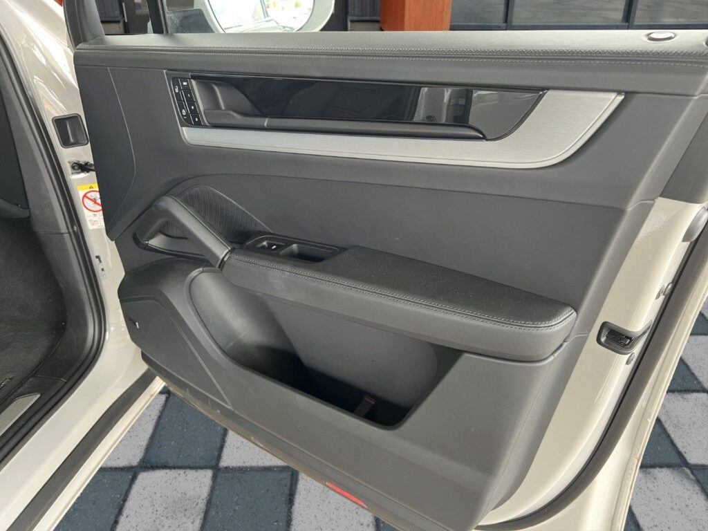 PORSCHE Cayenne S E-Hyb Sport Design Hinterachs Massage 18