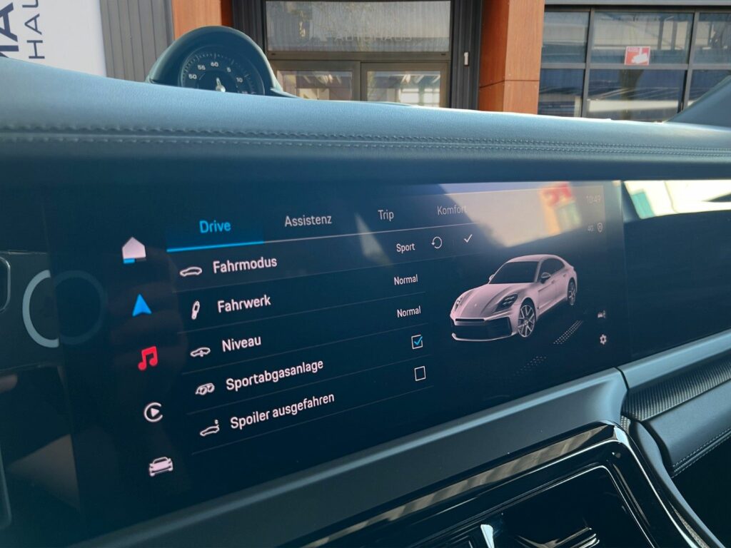 PORSCHE Panamera 4 E-Hyb Sport Design Sportabgas 21 Alu 11
