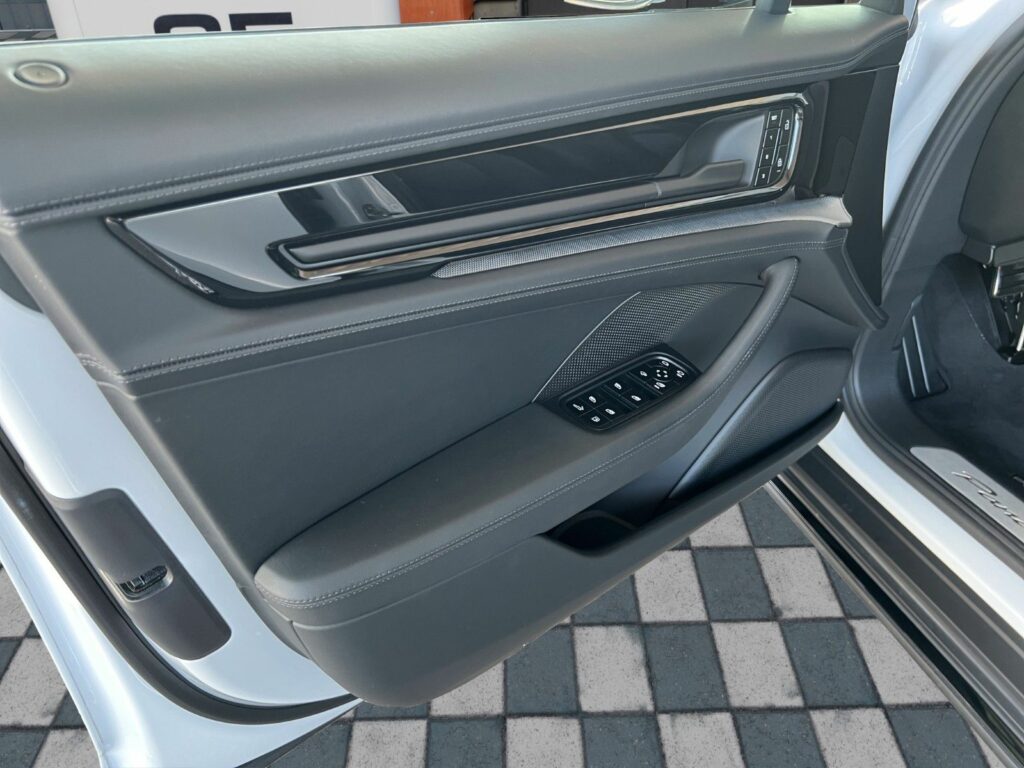 PORSCHE Panamera 4 E-Hyb Sport Design Sportabgas 21 Alu 17