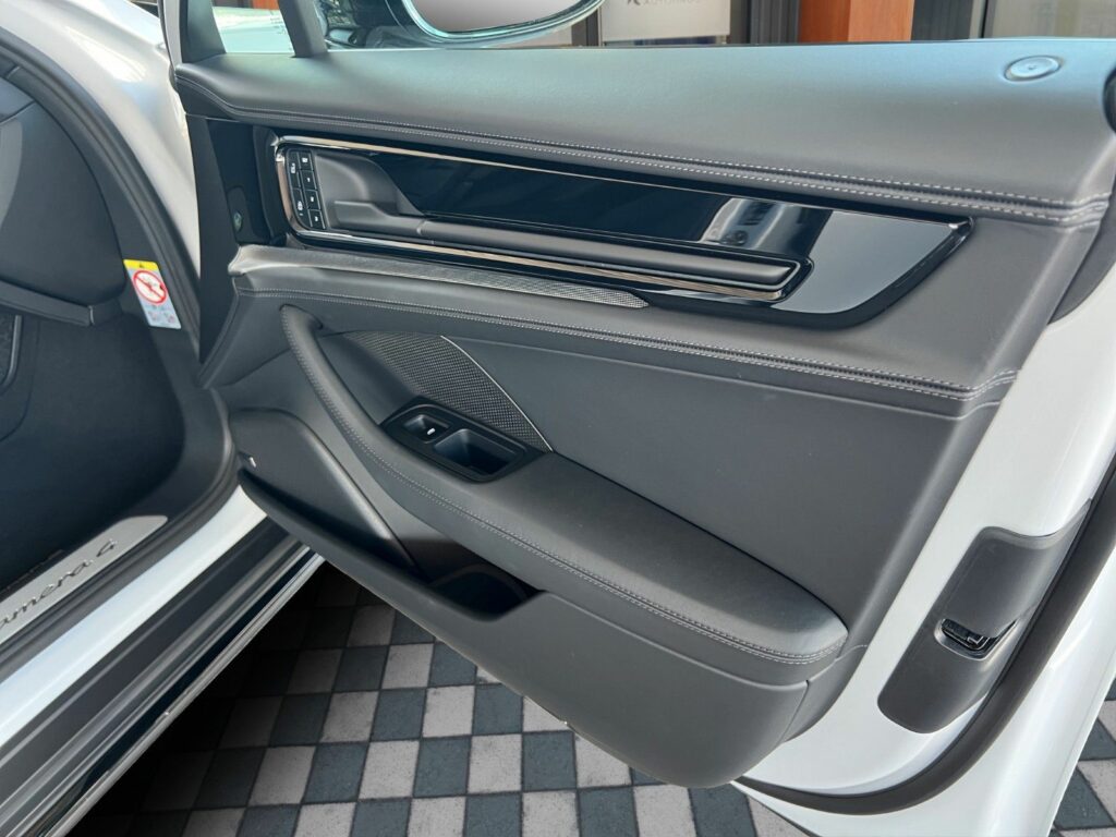 PORSCHE Panamera 4 E-Hyb Sport Design Sportabgas 21 Alu 18